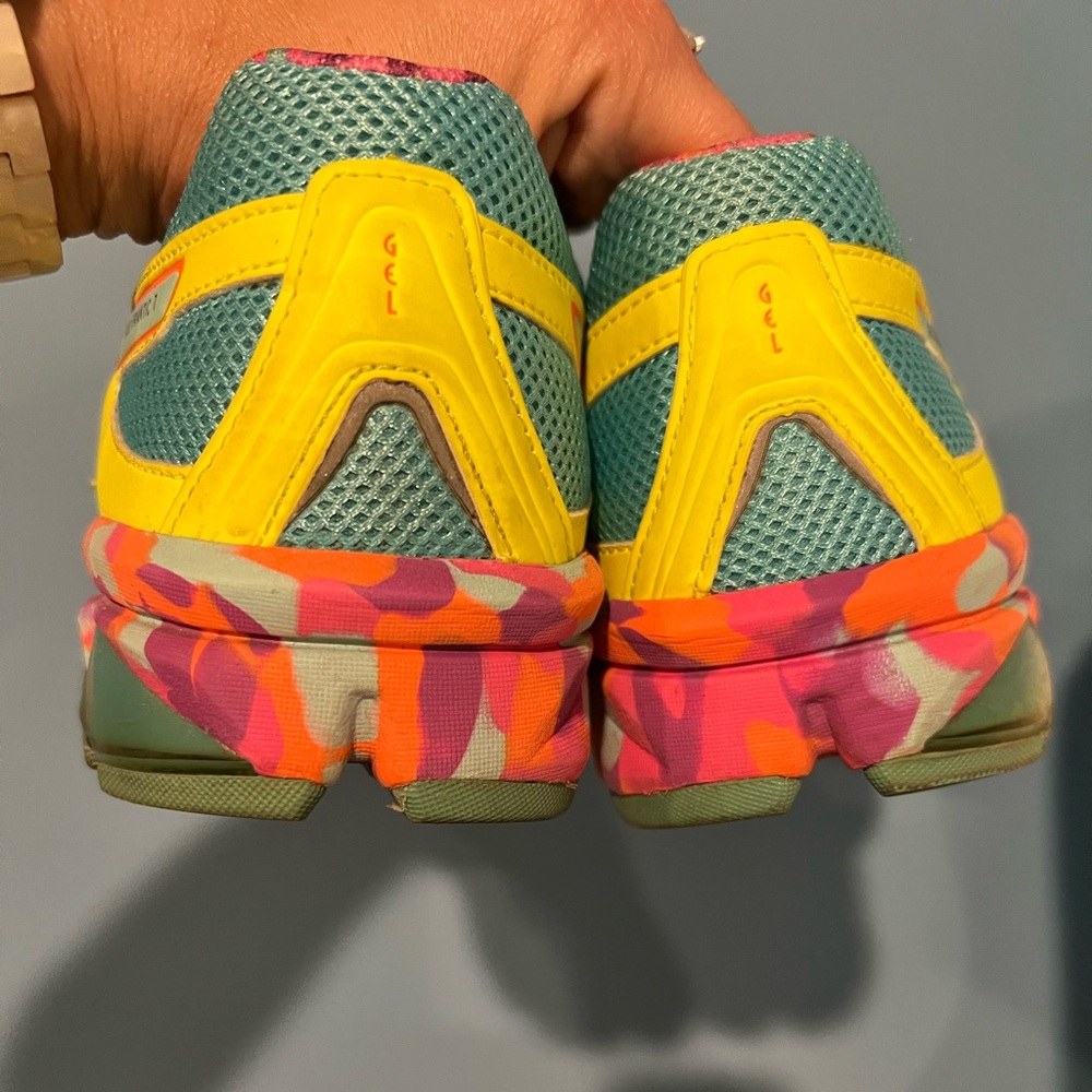 ASICS Running Shoes - Picture 5 of 6